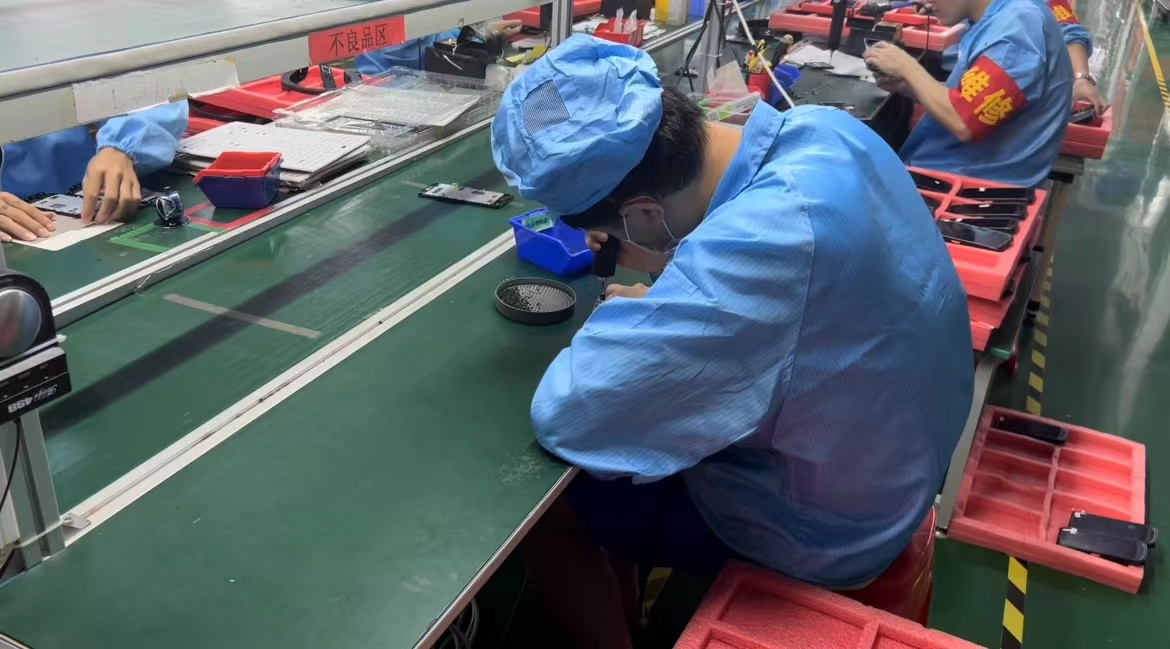 Electronic device assembly